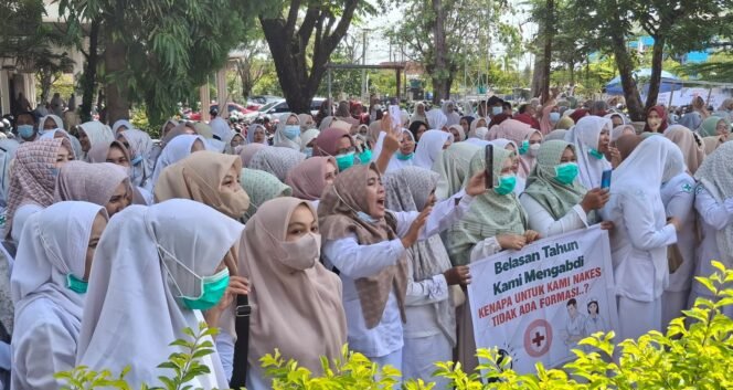 
					Kuota PPPK Terbatas, Ribuan Tenaga Kesehatan Pidie Gelar Aksi Demo