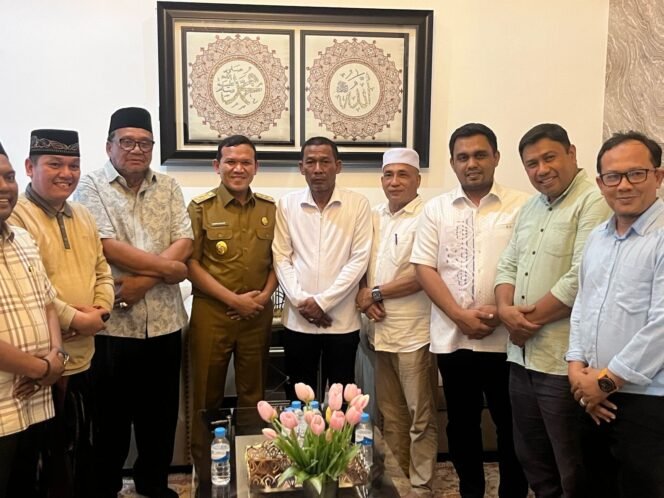 
					Abu Razak Imbau Elite Politik Aceh Bersatu, Kedepankan Kepentingan Rakyat