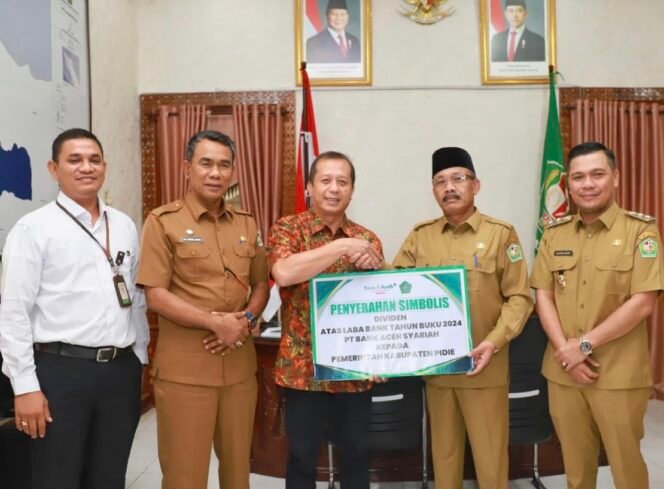 
					Pemkab Pidie Terima Penyerahan Simbolis Dividen Bank Aceh Syariah
