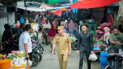 Wakil Bupati Pidie Alzaizi, Ngabuburit di Pasar Kembang Tanjong, Sapa Warga dan Penjual Takjil