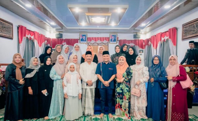 
					Bupati dan Wakil Bupati Pidie Gelar Buka Puasa Bersama, Pererat Silaturahmi dengan Forkopimda, Ulama, dan Tokoh Masyarakat