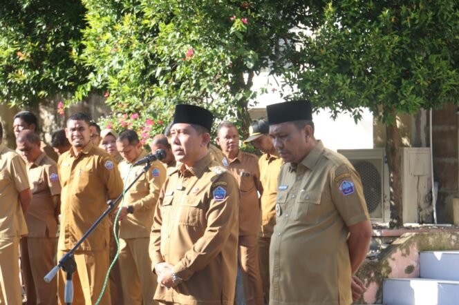 
					Hari Pertama Kerja, Bupati Pidie Jaya Tegaskan Disiplin dan Larangan Nongkrong Saat Jam Dinas