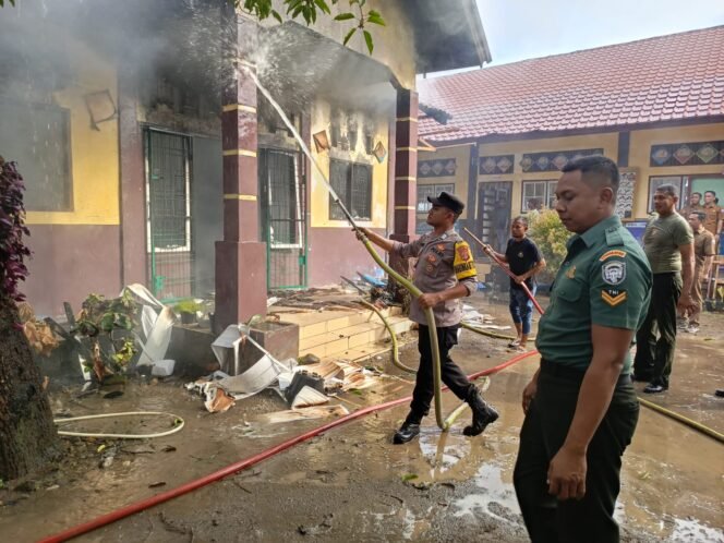 
					Sekolah Dasar di Pidie Jaya Terbakar Saat Senam Pagi Berlangsung