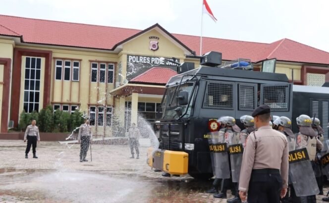 
					Polres Pidie Jaya Latihan Pengendalian Massa dengan Dalmas dan AWC untuk Optimalisasi Tugas