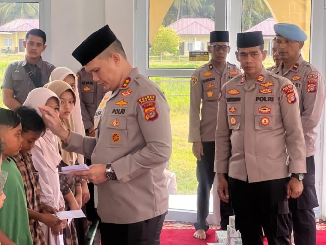 
					Kuatkan Moral dan Spiritual, Polres Pidie Jaya Gelar Binrohtal dan Santuni Anak Yatim