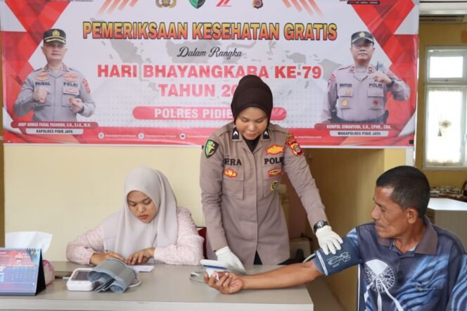 
					Peduli Kesehatan Warga, Polres Pidie Jaya Gelar Aksi Sosial di Hari Bhayangkara