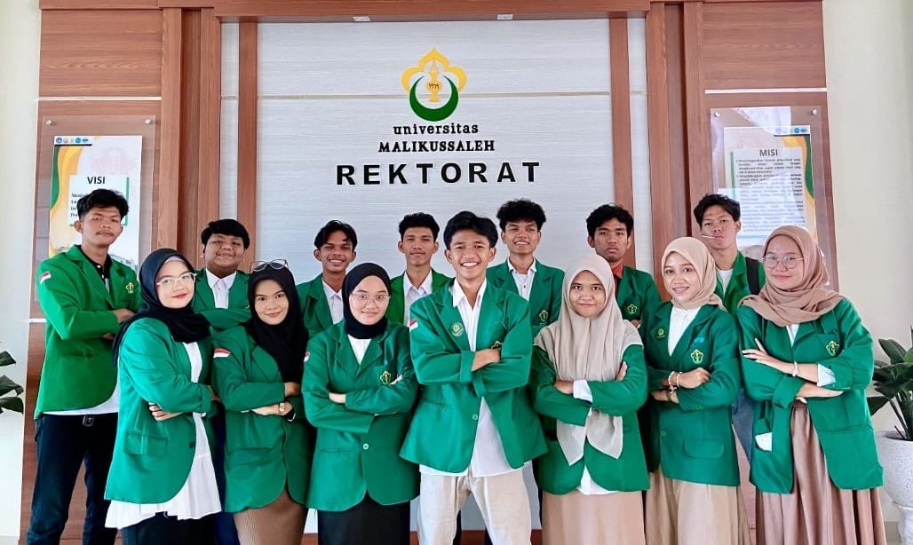 Foto: Pengurus BEM Universitas Malikussaleh di depan Rektorat yang sukses raih pendanaan PPK Ormawa 2025 tingkat nasional.