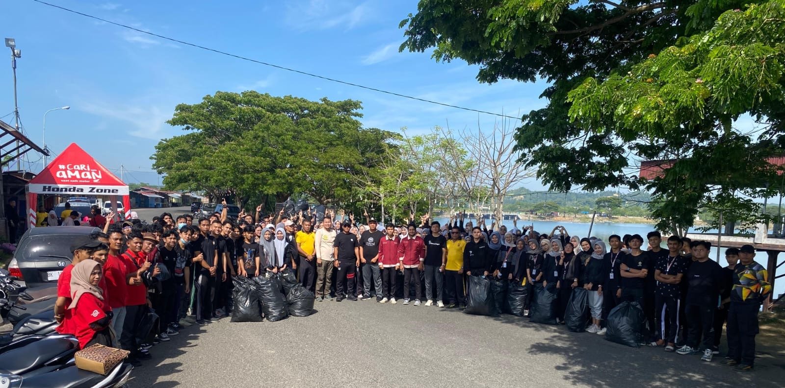 Teks Photo : seluruh mahasiswa fh unimal bersama dengan Stakeholder kota Lhokseumawe yang turut membersamai pada kegiatan losih.