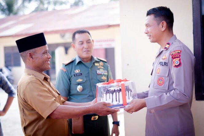 
					POLSEK TIRO GELAR ACARA HARI BHAYANGKARA KE-79, MUSPIKA DAN FORUM KEUCHIK SAMPAIKAN UCAPAN DIRGAHAYU