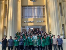 Foto Bareng Mahasiswa Dok/Fakultas Hukum