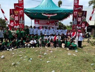 foto bersama aparatur desa padang sakti,mahasiswa kkn unimal kel 24